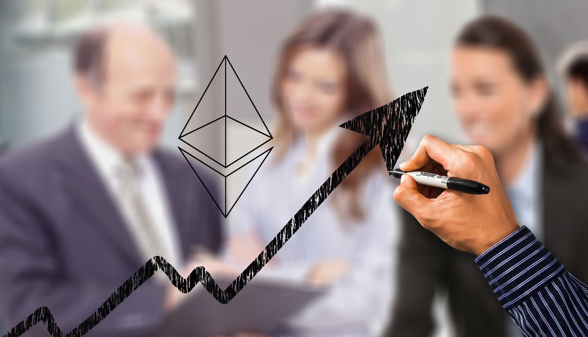 Ethereum Performs 10 Transactions per Sec, ETH/USD Eyes $1000 | Finance Minutes