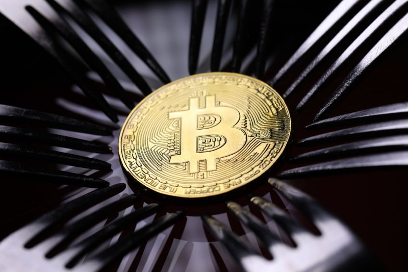 U.S. company plans funds that double bitcoin price moves | Reuters